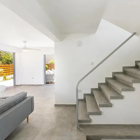 Cyclops Cave Villa *