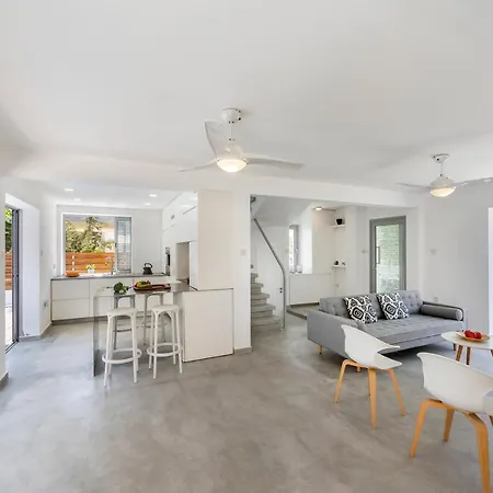 Villa Cyclops Cave *