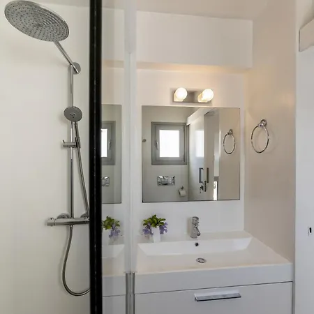 Cyclops Cave Villa *