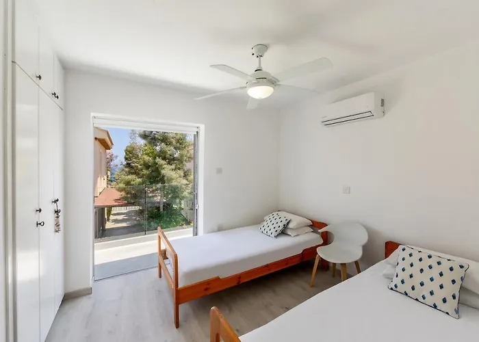 Cyclops Cave Vila Protaras