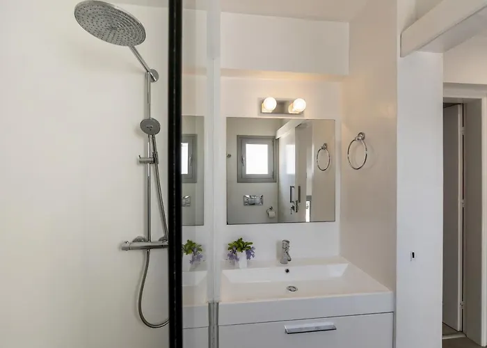 Cyclops Cave Villa *